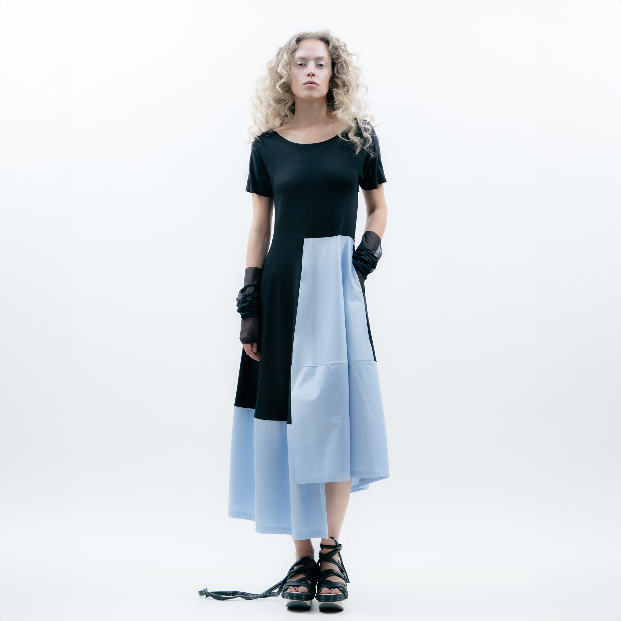 Haljina FERT – XD XENIA DESIGN na modelu